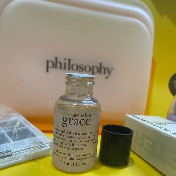 Philosophy Silicone Toiletry Pouch Goodie Bundle (5 items) - Picture 3 of 8